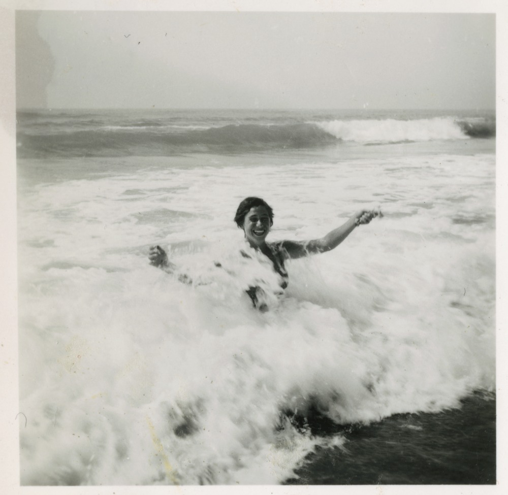 maman dans les vagues