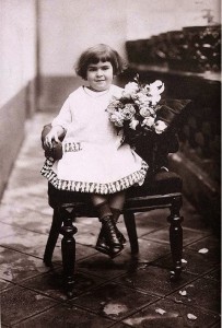 Young-Frida-Kahlo-4